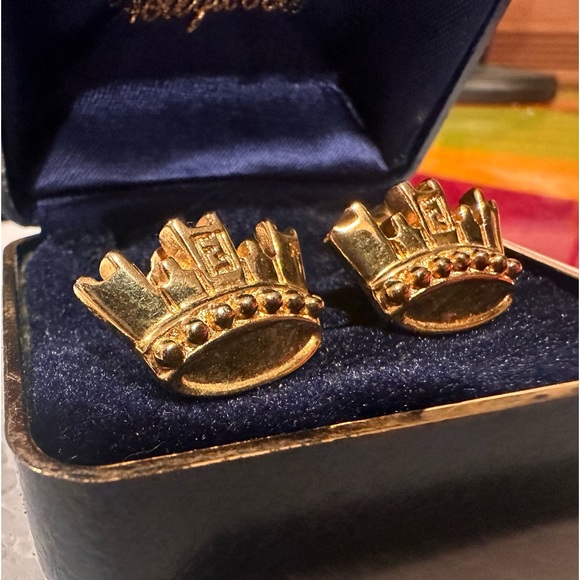 Fendi Gold Crown Vintage Stud Earrings **RARE** with Certificate of Authenticity - Picture 11 of 16